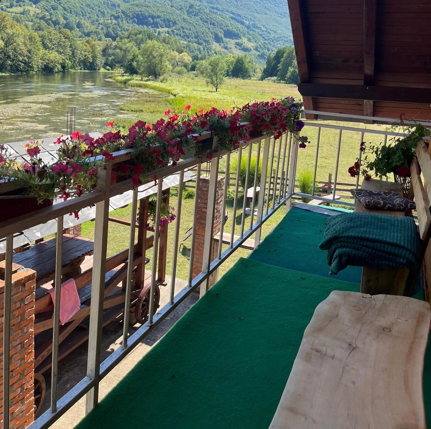 Bed And Breakfast Family Djukic Sipovo エクステリア 写真