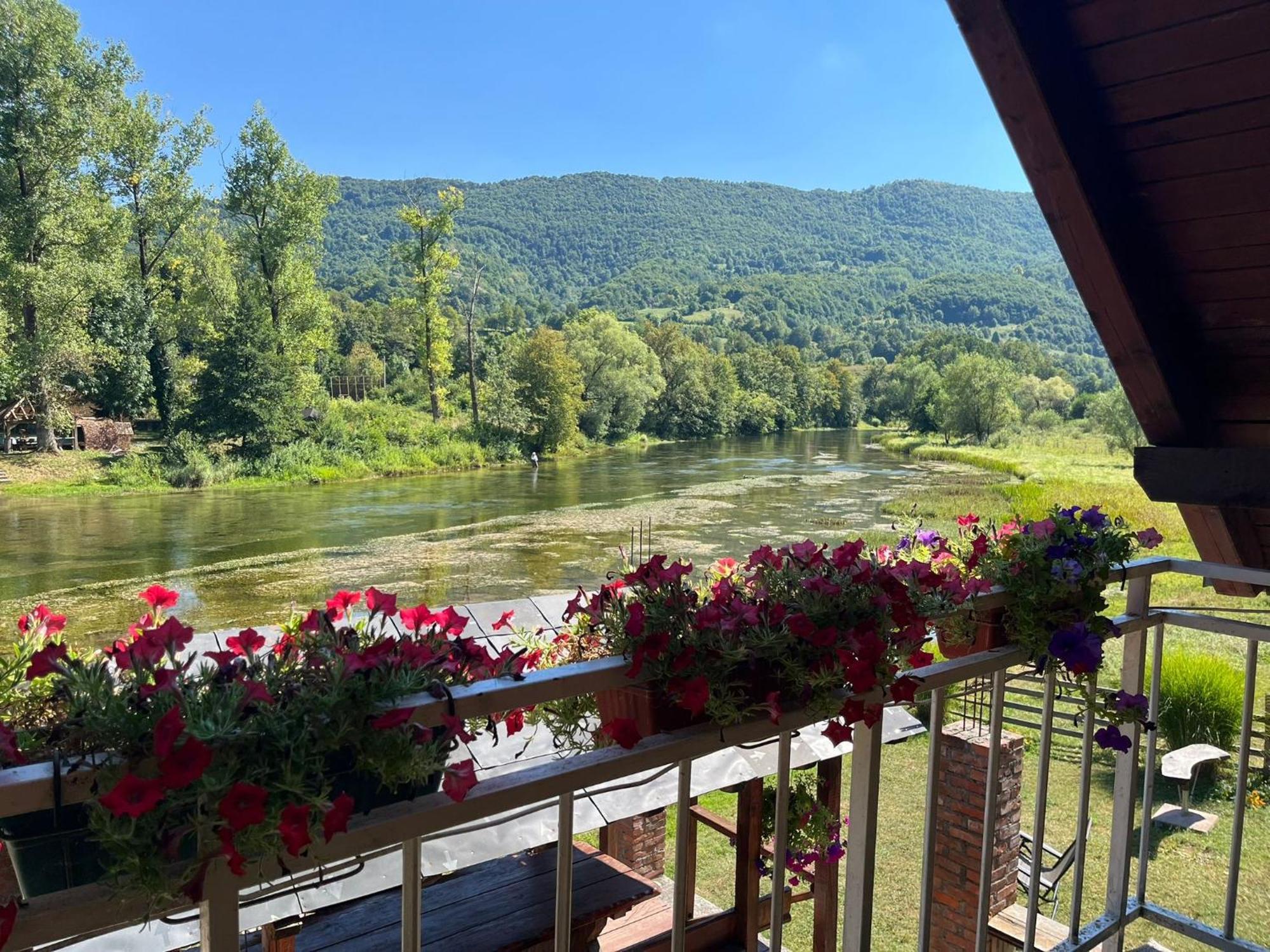 Bed And Breakfast Family Djukic Sipovo エクステリア 写真