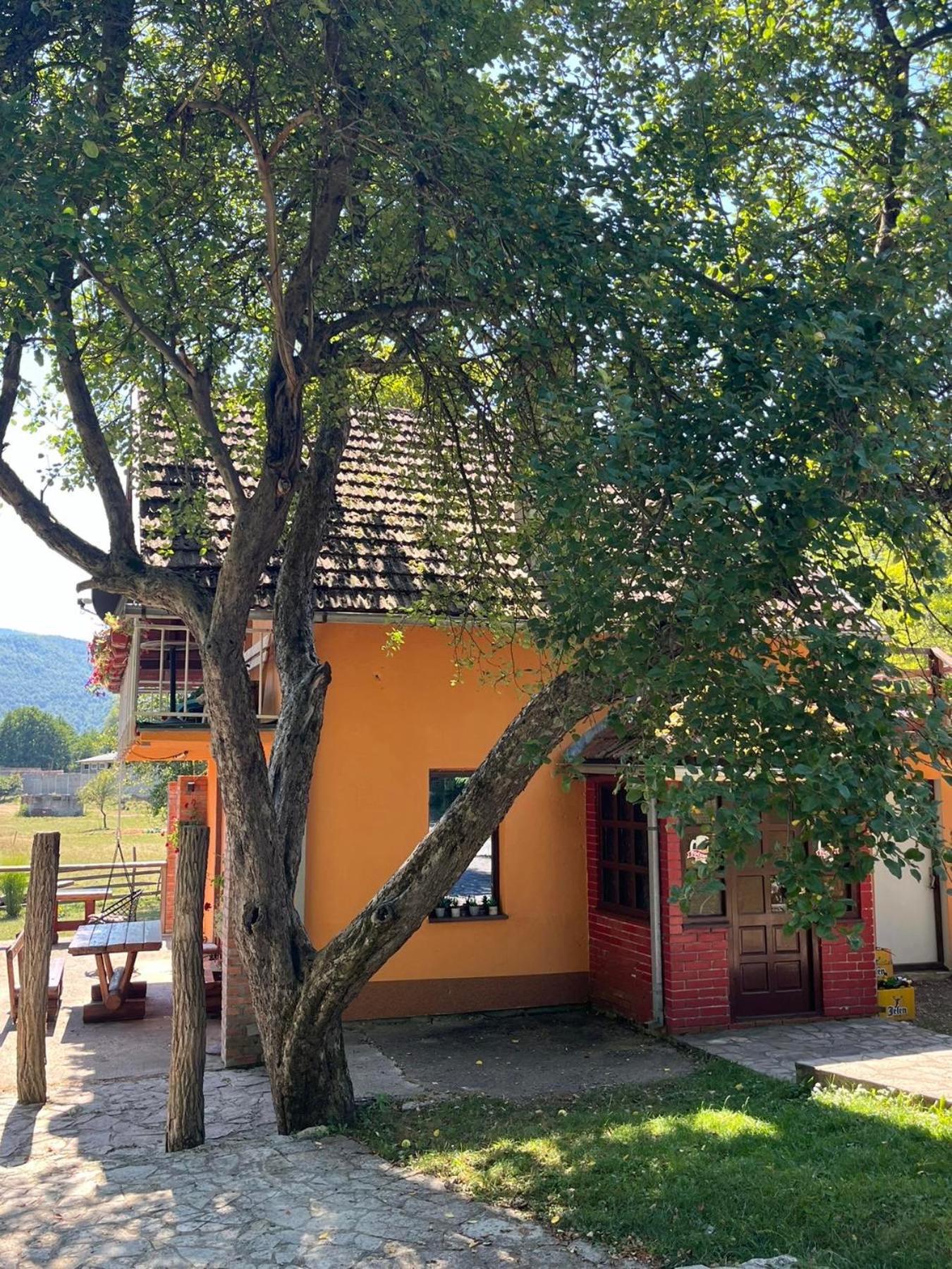 Bed And Breakfast Family Djukic Sipovo エクステリア 写真
